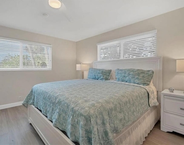 6006 Midnight Pass Road - Photo Thumbnail 15