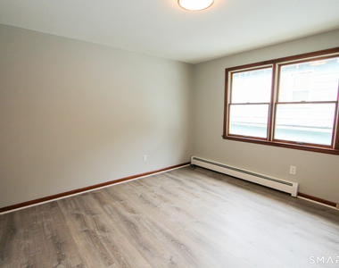 17 Pinehurst Avenue - Photo Thumbnail 9