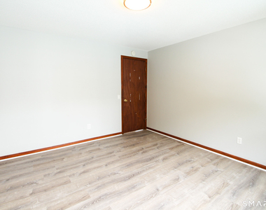 17 Pinehurst Avenue - Photo Thumbnail 10