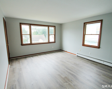17 Pinehurst Avenue - Photo Thumbnail 12