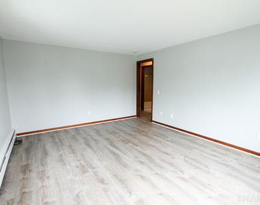17 Pinehurst Avenue - Photo Thumbnail 14