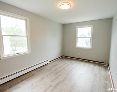 17 Pinehurst Avenue - Photo Thumbnail 16