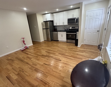 695 Shelton Street - Photo Thumbnail 4