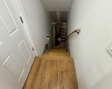 695 Shelton Street - Photo Thumbnail 14
