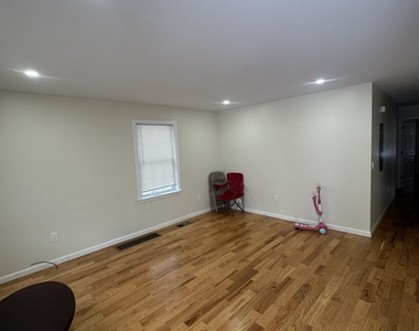 695 Shelton Street - Photo Thumbnail 6