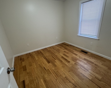 695 Shelton Street - Photo Thumbnail 9