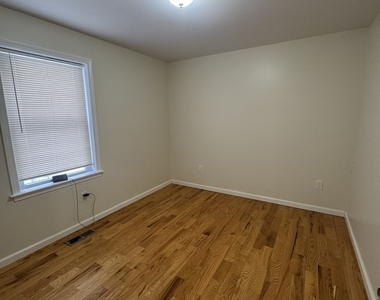 695 Shelton Street - Photo Thumbnail 7