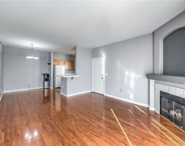 1830 N Buffalo Drive - Photo Thumbnail 5