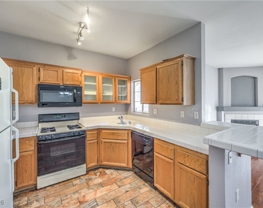 1830 N Buffalo Drive - Photo Thumbnail 10