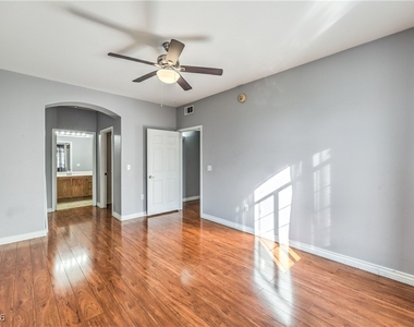 1830 N Buffalo Drive - Photo Thumbnail 15