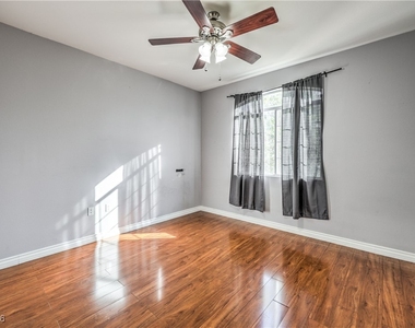 1830 N Buffalo Drive - Photo Thumbnail 18