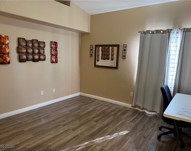 401 Amber Pine Street - Photo Thumbnail 10