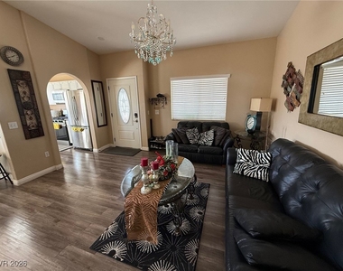 401 Amber Pine Street - Photo Thumbnail 2