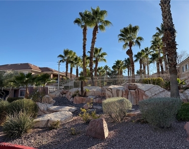 401 Amber Pine Street - Photo Thumbnail 17