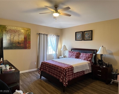 401 Amber Pine Street - Photo Thumbnail 7