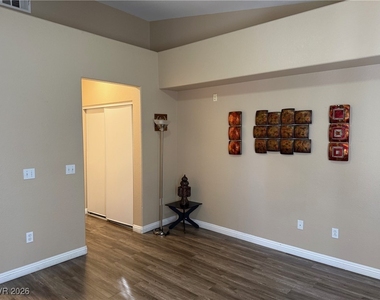 401 Amber Pine Street - Photo Thumbnail 13