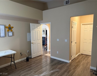 401 Amber Pine Street - Photo Thumbnail 12