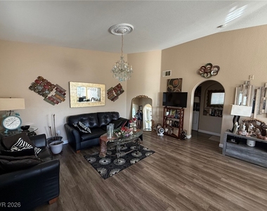 401 Amber Pine Street - Photo Thumbnail 4