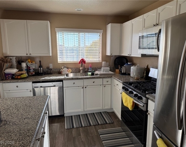 401 Amber Pine Street - Photo Thumbnail 5