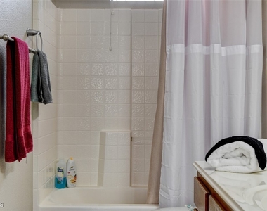 1116 Stoneypeak Avenue - Photo Thumbnail 18