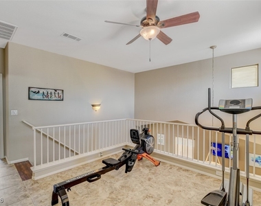 1116 Stoneypeak Avenue - Photo Thumbnail 11