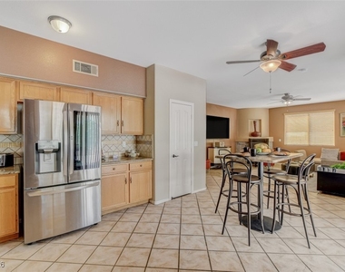 1116 Stoneypeak Avenue - Photo Thumbnail 5