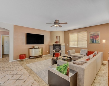 1116 Stoneypeak Avenue - Photo Thumbnail 4