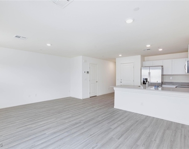 6085 Lily Garden Street - Photo Thumbnail 10