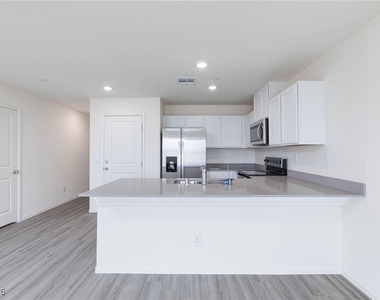 6085 Lily Garden Street - Photo Thumbnail 12