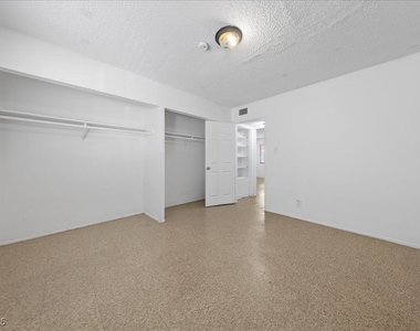 521 S Maryland Parkway - Photo Thumbnail 7