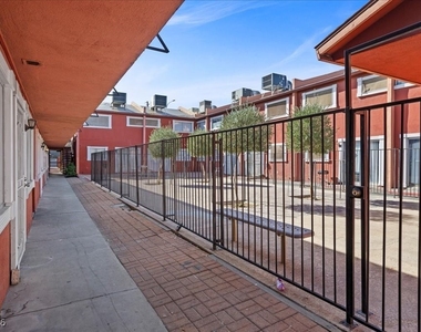 521 S Maryland Parkway - Photo Thumbnail 14