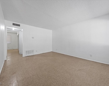 521 S Maryland Parkway - Photo Thumbnail 8