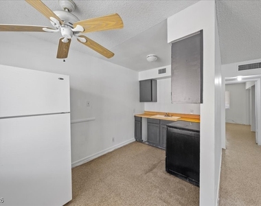 521 S Maryland Parkway - Photo Thumbnail 5