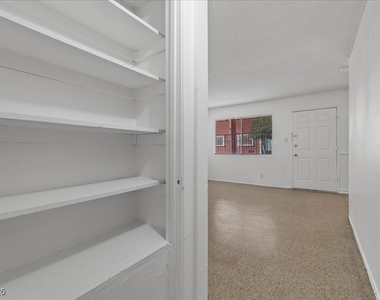 521 S Maryland Parkway - Photo Thumbnail 10