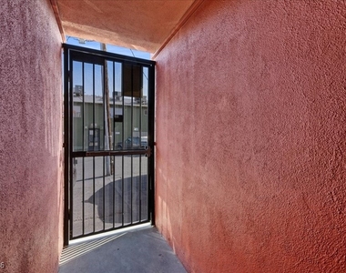 521 S Maryland Parkway - Photo Thumbnail 13