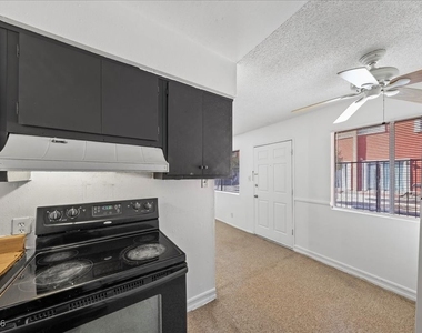 521 S Maryland Parkway - Photo Thumbnail 4