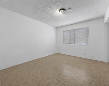 521 S Maryland Parkway - Photo Thumbnail 6