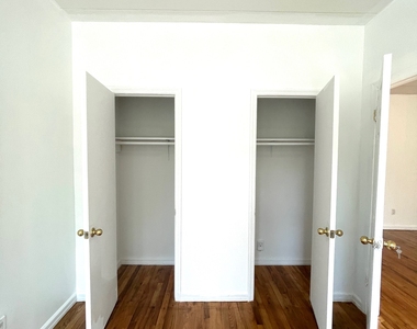 20-72 Steinway Street - Photo Thumbnail 5