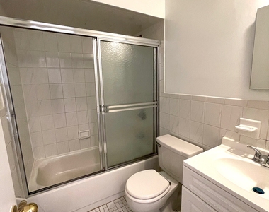 20-72 Steinway Street - Photo Thumbnail 3