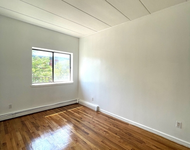20-72 Steinway Street - Photo Thumbnail 4
