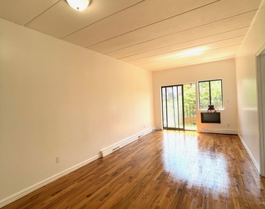 20-72 Steinway Street - Photo Thumbnail 1