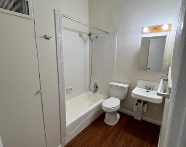 172 Hart Avenue - Photo Thumbnail 4
