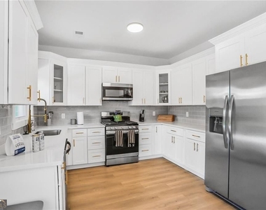 1210 Cleburne Avenue Ne - Photo Thumbnail 10