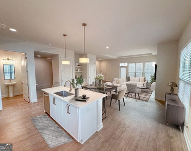 1003 Ridgewalk Parkway - Photo Thumbnail 4