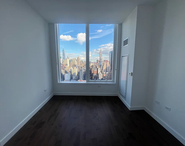 West 36th Street, New York, NY 10018 - Photo Thumbnail 4