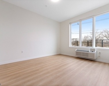 321 E 3rd St - Photo Thumbnail 28