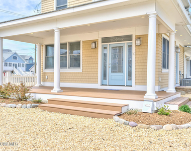 10 4th Avenue - Photo Thumbnail 4