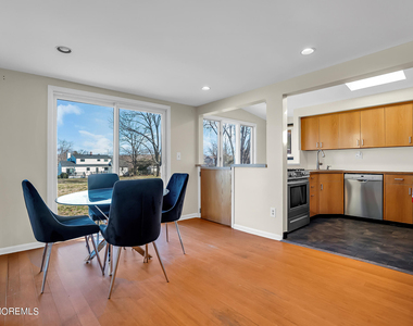 459 W Park Avenue - Photo Thumbnail 3