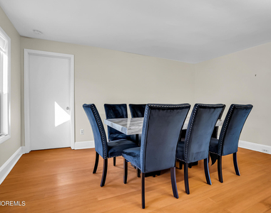 459 W Park Avenue - Photo Thumbnail 11