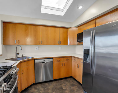 459 W Park Avenue - Photo Thumbnail 6